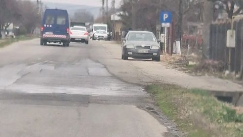 Străzi pline de dejecții într-o comună din Prahova / Noua rețea de canalizare este nefuncțională / Primar: „Bănuiesc că sunt oameni care s-au racordat clandestin la rețeaua nouă”