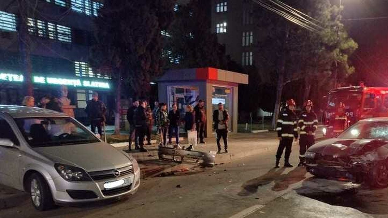 Olt: O femeie pieton a murit și alta a fost grav rănită, după ce două mașini s-au ciocnit în fața Spitalului Județean de Urgență / Unul dintre șoferi era beat
