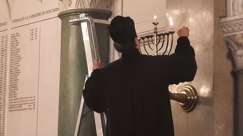 Evreii din America, îngrijorați de creșterea antisemitismului: Să-mi port kippa astăzi sau mă va expune pericolului? Dacă-mi duc copiii la sinagogă, nu mi-i bag în colimatorul unui atentator?