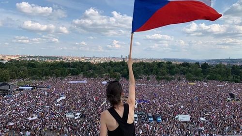 Protest gigantic în Cehia: peste 250.000 de oameni au cerut demisia premierului Babis, acuzat de fraude cu fondurile europene