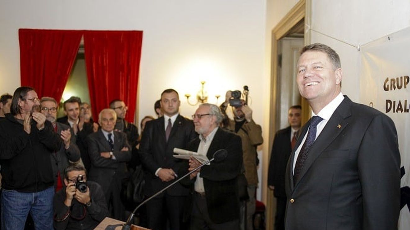 Președintele Iohannis a decorat Grupul pentru Dialog Social la 30 de ani de la înființare și de la apariția primului număr al Revistei 22