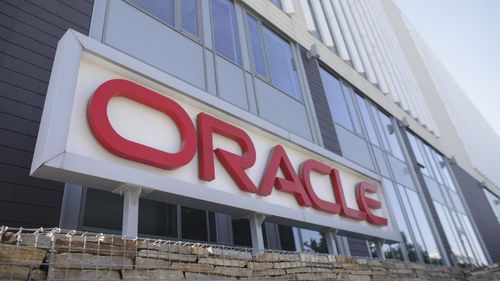 Acţiunile Oracle s-au retras joi, după ascensiunea record alimentată de AI spre clubul companiilor de 1.000 de miliarde de dolari