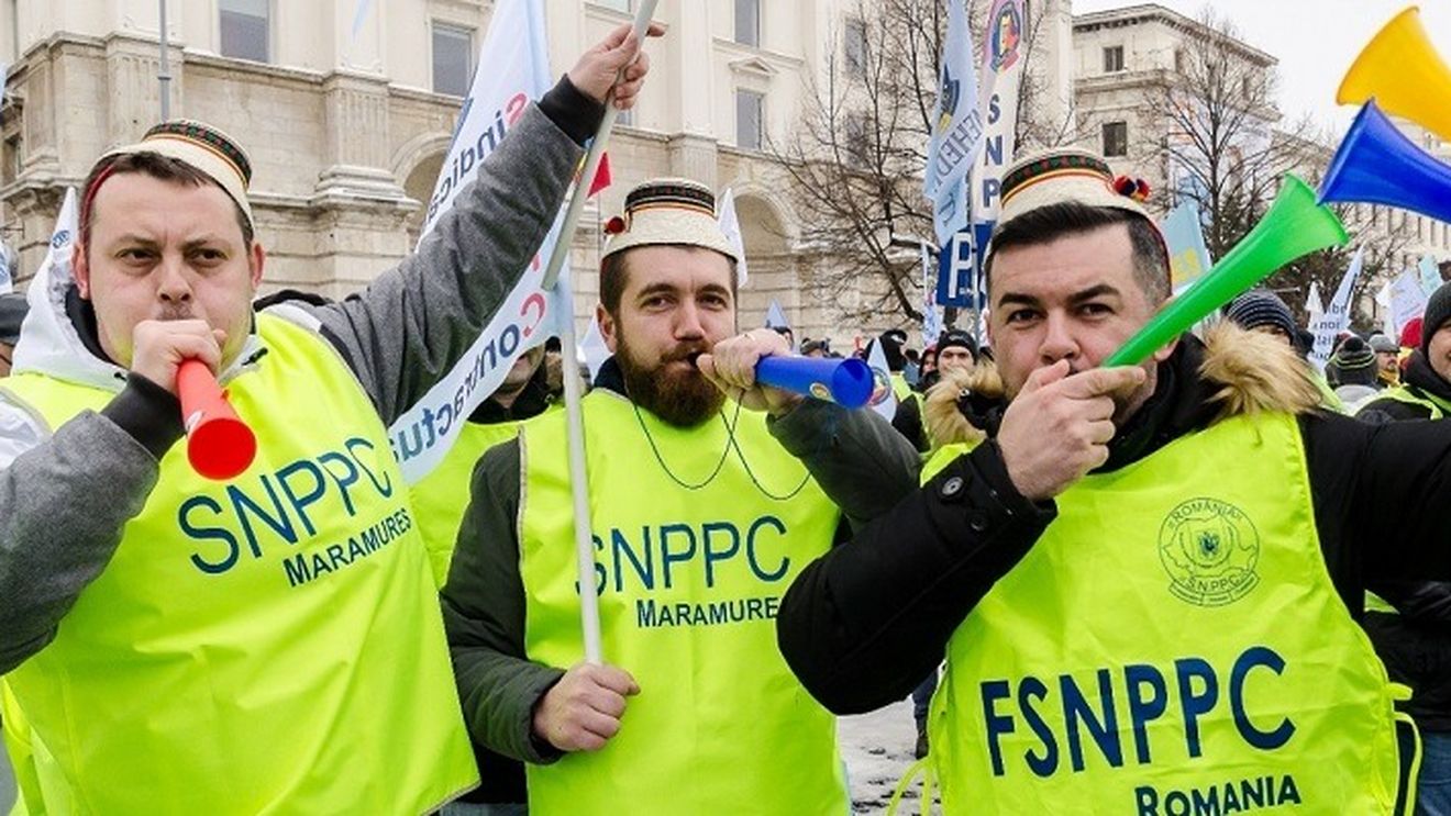 Poliţiştii şi pensionarii militari protestează sâmbătă la sediul MAI