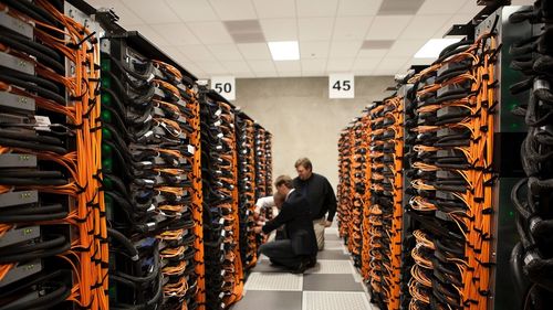 La cererea Franţei, autorităţile române au dezactivat 13 servere folosite de hackeri în atacuri cibernetice şi operaţiuni de şantaj