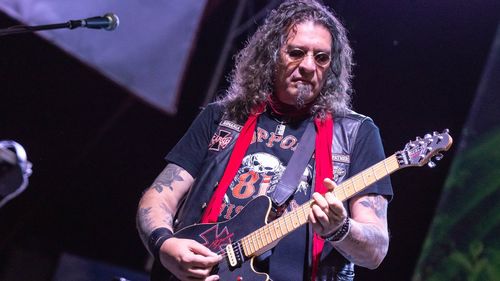 Adi Bărar, fondator și lider al trupei Cargo, a murit la vârsta de 61 de ani/ Acesta a fost confirmat cu COVID-19 și internat în stare gravă