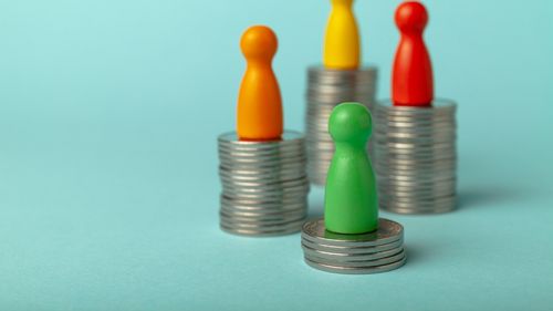 Salariul mediu din România a ajuns în februarie la 5351 de lei. A crescut cu aproape 10% față de anul trecut