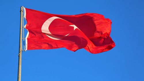 Turcia iese din lockdown, dar menține restricţiile de circulație pe timpul nopţii şi în weekend