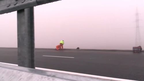 VIDEO Șeful CNAIR, pe șantierul lotului 2 al Autostrăzii Sebeș-Turda: Tronsonul va fi deschis traficului în 2021, dar în zona alunecării de teren de la Oiejdea, lucrările vor continua până în aprilie 2022