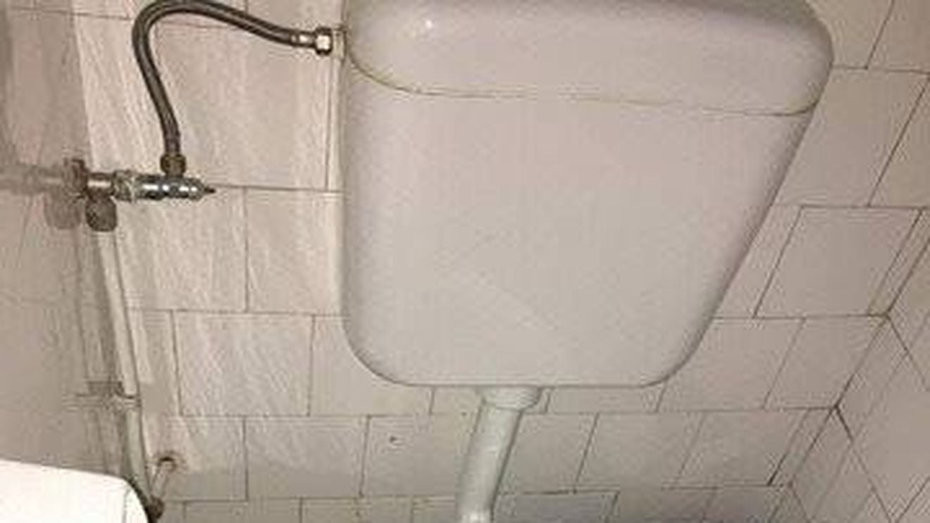 VIDEO Cum arată în 2018 Spitalul Focșani, secția TBC: igrasie, găuri în pereți, saltele pătate de sânge, băi fără lumină