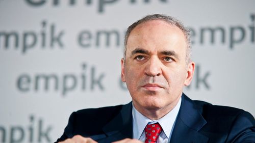 Garry Kasparov îl critică pe Nicușor Dan, după ce șeful statului s-a opus instituirii unei zone de interdicție aeriană deasupra Ucrainei de teama unei confruntări cu Federația Rusă: Cu alte cuvinte, legitimarea atacurilor rusești împotriva civililor ucraineni
