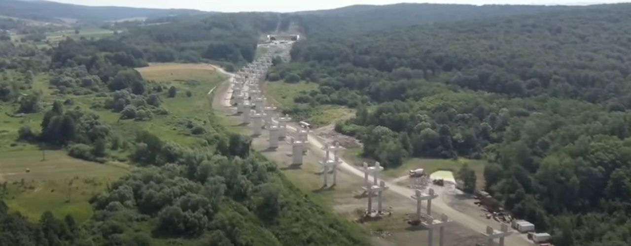 VIDEO Autostrada „verigă lipsă” prinde contur: Secțiunea Margina-Holdea a ajuns la un progres de 68% / Mobilizare masivă pentru finalizarea tunelurilor de pe A1