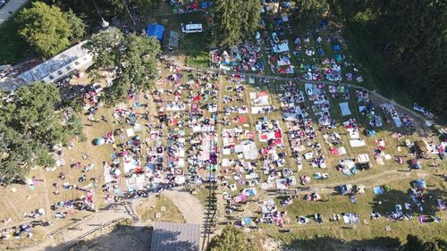 Peste 5000 de pelerini s-au adunat la Mănăstirea Nicula, din județul Cluj. Zece persoane au fost amendate cu o sumă totală de 15.400 de lei