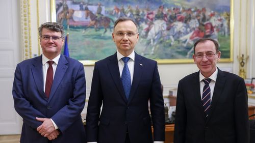 Doi foști miniștri și deputați ai partidului Lege și Dreptate condamnați la închisoare au fost excluși din parlamentul Poloniei în ciuda apelului președintelui Andrzej Duda