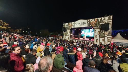 FOTO Sectorul 6: A fost inaugurat „West Side Christmas Market”, târgul de Crăciun organizat de UNTOLD