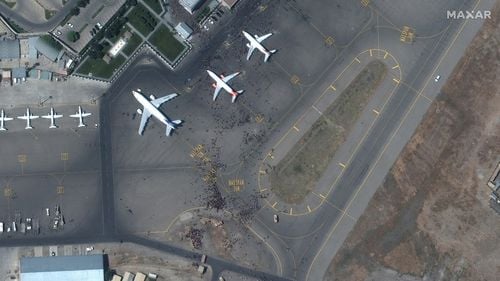 FOTO Haosul de pe aeroportul din Kabul, unde mii de oameni încearcă disperat să părăsească Afganistanul cucerit de talibani, văzut din satelit