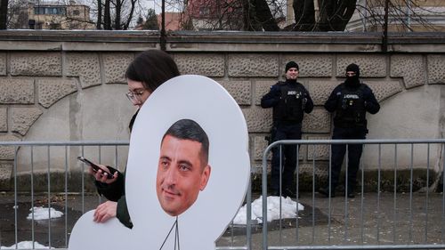 Cum a dezinformat liderul extremist George Simion când și-a justificat abținerea la votul pentru sprijinul trupelor SUA