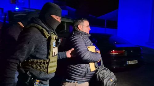 Falsul ofițer SRI care a recrutat foști combatanți în teatre de operații, arestat preventiv / Bărbatul a fost condamnat în februarie pentru o infracțiune similară