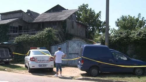 UPDATE Un aparat foto și pete noi de sânge au fost găsite în casa lui Gheorghe Dincă. Anchetatorii vor sparge gropile din curtea unde se presupune că a fost ucisă Alexandra - surse