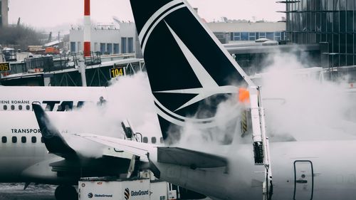 Reuters: Uniunea Europeană pregăteşte măsuri pentru asigurarea necesarului de combustibil pentru avioane / Războiul din Orientul Mijlociu ameninţă aprovizionarea