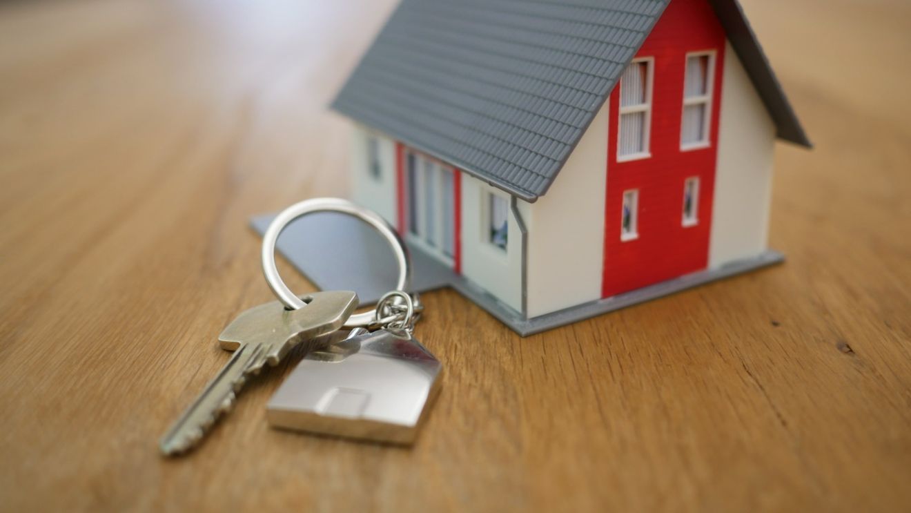 Piaţa imobiliară din România dă semne de lentoare pe mai multe segmente - analiză