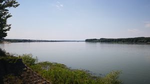 Dunărea scade continuu și săptămâna viitoare, anunță hidrologii / Trecerea cu bacul de la Bechet, suspendată din cauza nivelului scăzut al fluviului