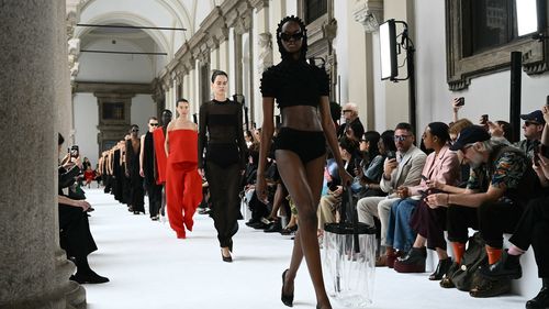 Relevanță sau viralitate? Bătălia pentru sens în moda contemporană