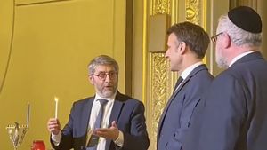 Hanuka la Palatul Élysée: Executivul se justifică în fața furiei opoziției, care acuză încălcarea principiului laicității statului francez