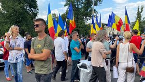 VIDEO UPDATE Jandarmeria a dat amenzi de peste 16.000 de lei/ Un grup de 200 de persoane fără măști protestează și recită rugăciuni în Piața Victoriei, împotriva carantinei. Evenimentul a fost organizat de Iosefina Pascal, promovată de Sputnik și Antena 3