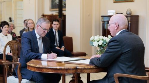 Laburistul Anthony Albanese a fost învestit premier al Australiei/ Acesta va participa la un summit internațional în Japonia