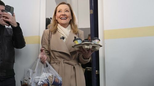 Elena Lasconi afirmă că în ianuarie nu a avut bani de rate şi că nu are bani de air-fryer cum îşi doreşte / Are salariu de 11.000 de lei, dar nu l-a încasat în totalitate, având inclusiv concediu fără plată