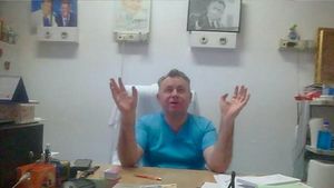 FOTO Primele imagini cu Nelu Tătaru în cabinet cu diverse sume de bani pe birou