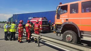 Accident în care au fost implicate trei TIR-uri şi cinci autoturisme, pe autostrada A1/ A fost activat Planul Roşu de Intervenţie / Trei persoane sunt încarcerate, printre care și un minor care a decedat
