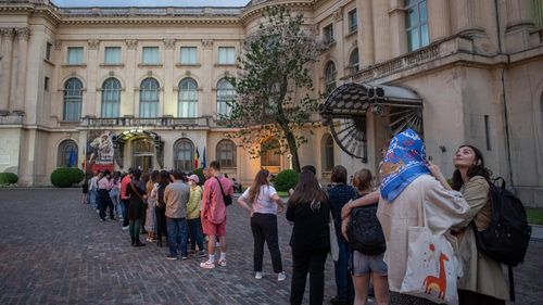 Angajaţii din muzeele şi bibliotecile publice din România intră joi în grevă japoneză și amenință cu greva generală