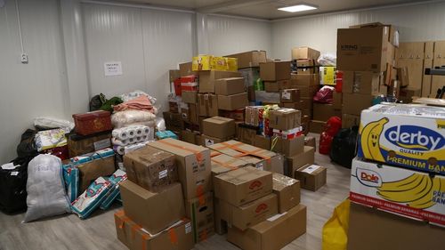 Dosar penal după ce o sibiancă a solicitat donații pretinzând că e refugiată din Ucraina / A primit bunuri de igienă personală, alimente, jucării și rechizite școlare