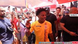 IShowSpeed, unul dintre cei mai în vogă streameri din Statele Unite, a ajuns în Piața Obor la mici/ Mai mult de 100.000 de oameni îi urmăresc live-ul pe YouTube/ Streamerul a încercat să facă live din Palatul Parlamentului