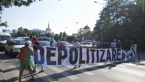 VIDEO Protest inedit în București: protestatarii au blocat traficul lângă Fântâna Miorița