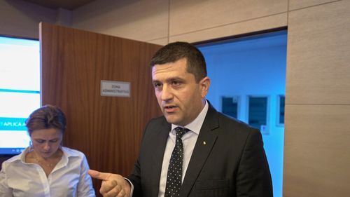 Ministrul Economiei la Antena 3, despre secretarul de stat Flavius Nedelcea, reținut de DNA: „De o lună nici nu l-am mai văzut, nu știu cu ce s-a ocupat / Este un secretar de stat de la PSD care urma să fie înlocuit”