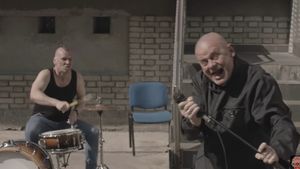 VIDEO Cenzură ca în comunism? Un cântec care îl critica voalat pe liderul partidului de guvernare din Polonia a fost scos din topul unui post de radio / Scandalul a provocat o nouă dezbatere despre libertatea presei