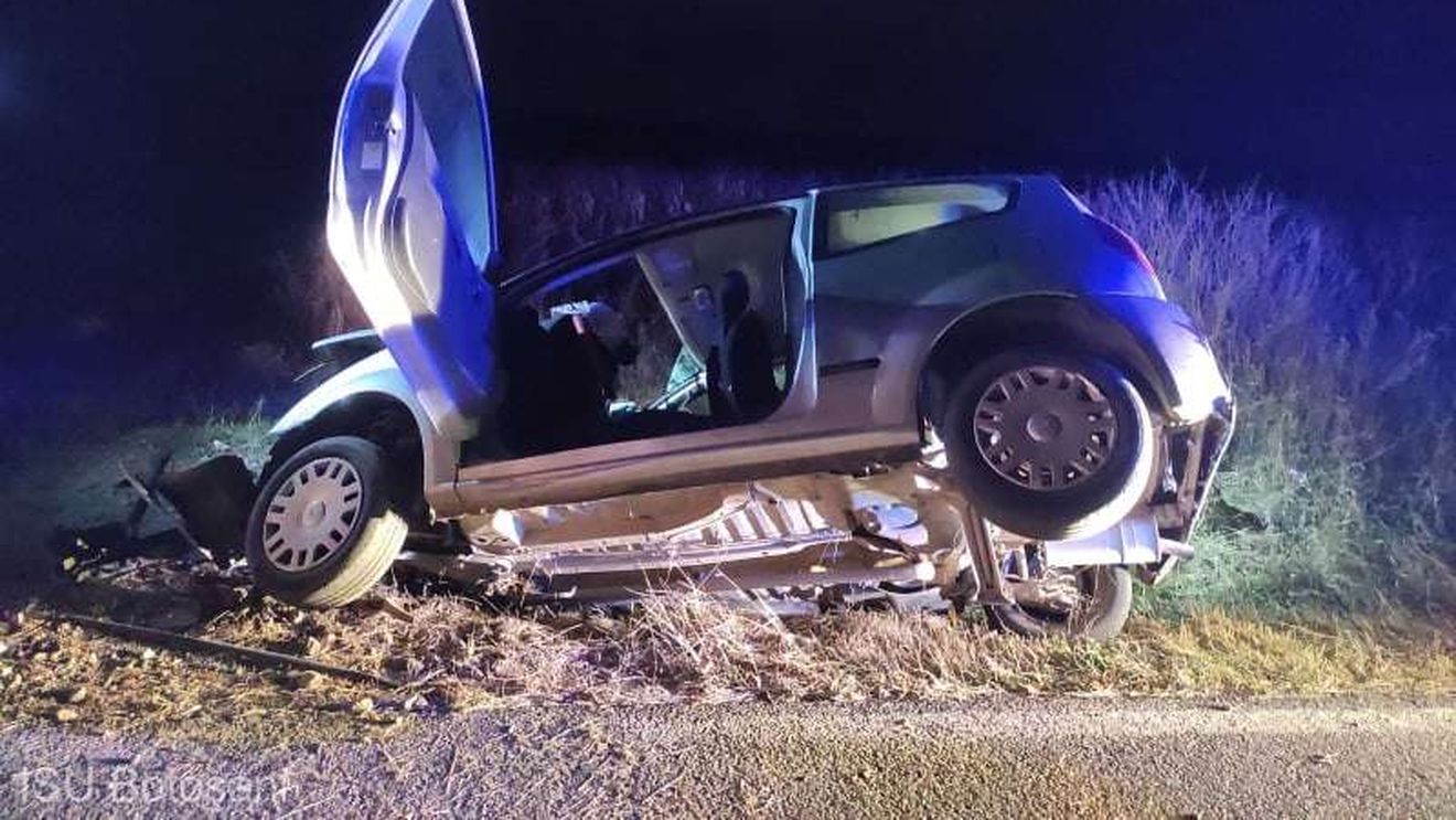 Doi morți și trei răniți în urma unui accident rutier produs în județul Botoșani. Mașina în care se aflau cei cinci tineri a intrat într-un cap de pod