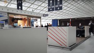 Tânăr ucrainean prorus, arestat la Roissy, Franța, după ce a fost rănit de un dispozitiv exploziv improvizat în camera de hotel. El este suspectat că voia să comită un atentat