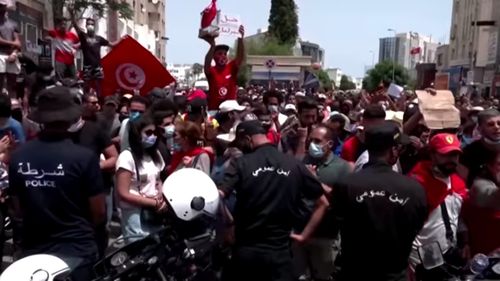 Președintele tunisian suspendă activitatea parlamentului și îl demite pe șeful guvernului, după protestele de duminică