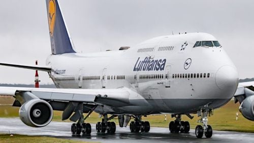 Lufthansa taie 4.000 de locuri de muncă şi mizează pe inteligenţa artificială pentru eficienţă / Compania a traversat un 2024 dificil, marcat de greve ale angajaţilor, întârzieri în livrarea aeronavelor şi presiunii concurenței