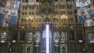 Arhiepiscopia Sucevei anunță o anchetă internă în legătură cu bebelușul care a murit după botez / Patriarhia Română: Profundă compasiune față de familia copilașului decedat
