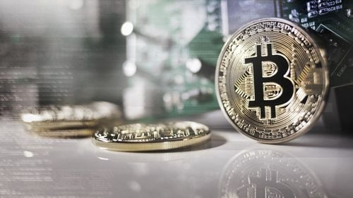 Bitcoin a scăzut cu 25% de la recordul său istoric, coborând din nou sub pragul de 80.000 de dolari