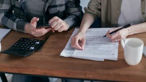 ANALIZĂ Câți români trăiesc cu salariul minim în România și care sunt domeniile în care se câștigă acestea