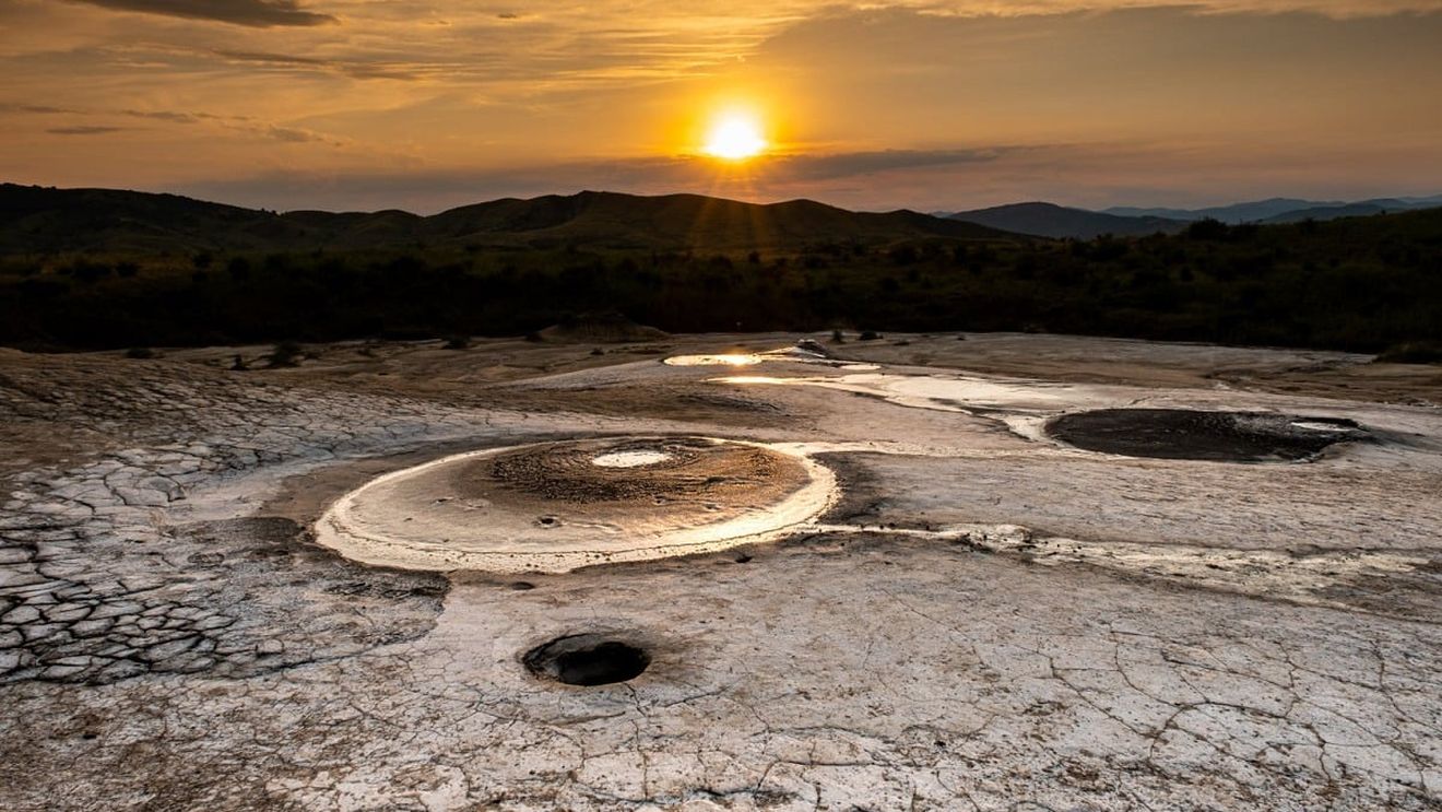 Buzău: Drumurile spre Vulcanii Noroioşi vor fi reabilitate prin Programul Naţional „Anghel Saligny”