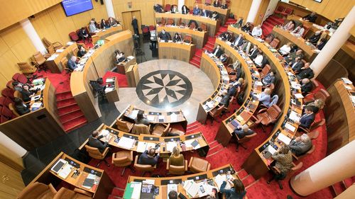 Guvernul Franței se declară dispus, în premieră, să acorde autonomie insulei Corsica, după demonstrații violente ale naționaliștilor corsicani