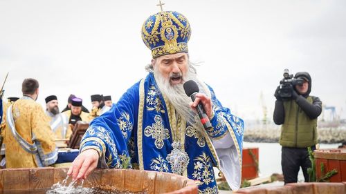 BREAKING Teodosie, izolat în cadrul BOR: Arhiepiscopul Tomisului nu mai are voie să fie invitat la Sfinte Liturghii organizate în alte eparhii (Sfântul Sinod) / Doi angajați SRI, hirotoniți preoți de Teodosie