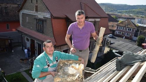 FOTO Documente găsite în podul casei în care a locuit Hermann Oberth, în Mediaș / Printre ele sunt și schițele originale ale rachetei lansate în 1935