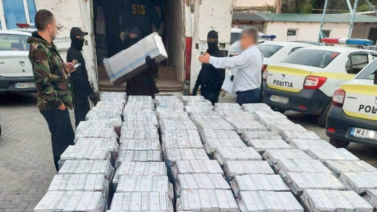 13 percheziții într-o acțiune de destructurare a unui grup infracțional organizat transfrontalier care făcea contrabandă cu țigări din Ucraina și Republica Moldova